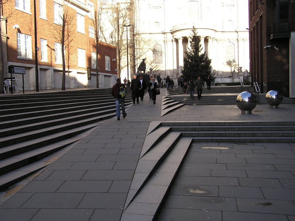 πηγαίνοντας στην Millennium Bridge