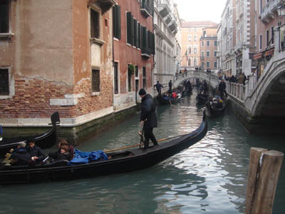 συνωστισμός στα κανάλια της Βενετίας