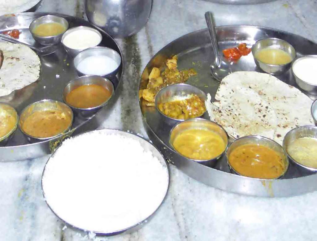 το κλασσικο γευμα στα μαγειρια της Ινδιας