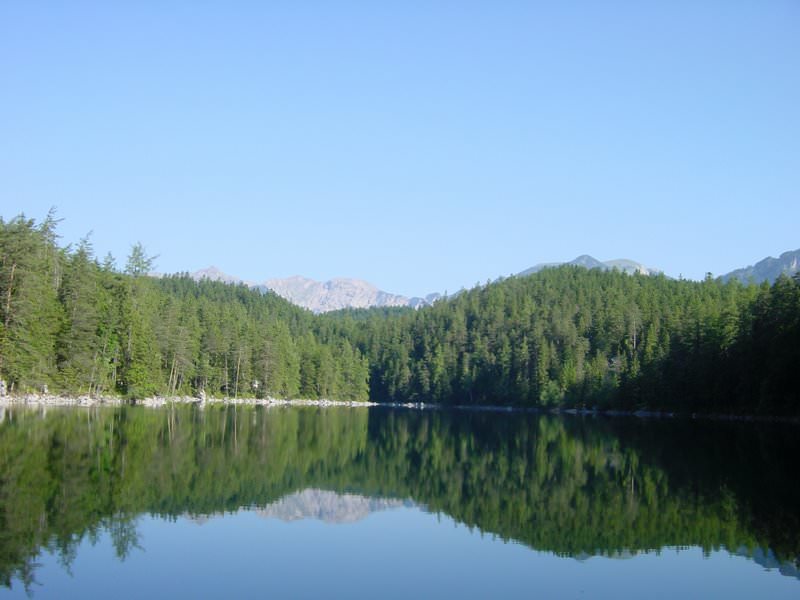 004  beautiful bay of the lake Eibsee facing north