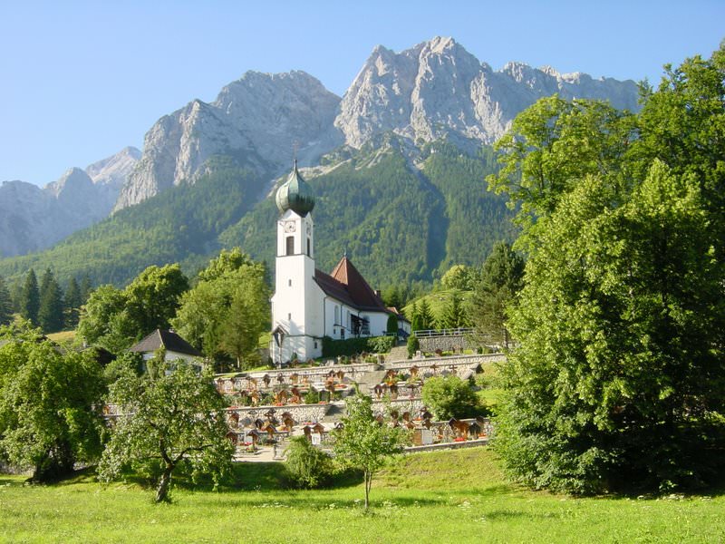 007 Church and cemetary of Grainau beneath the Waxenstein mountains