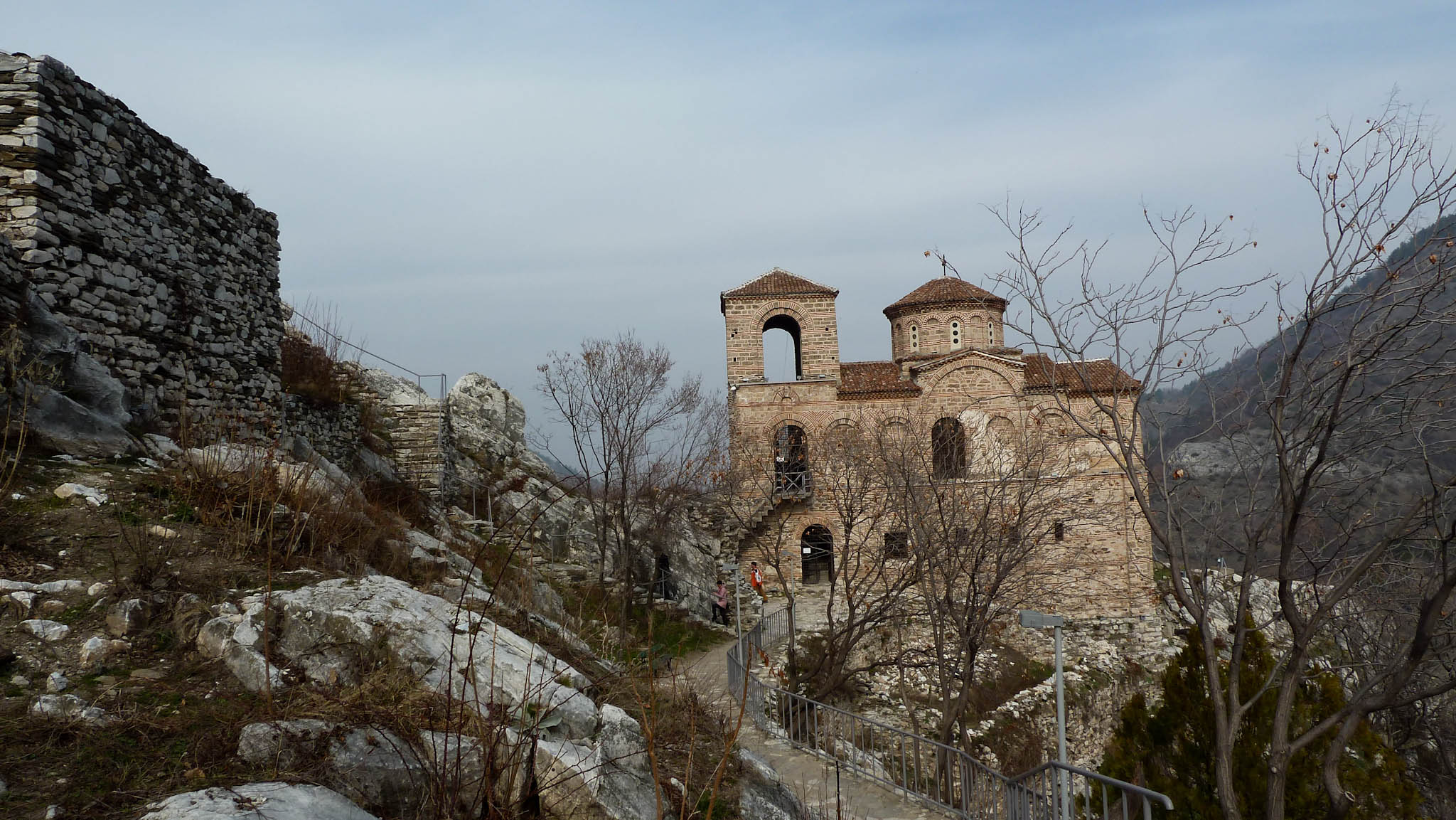 Asenova krepost / φρούριο  του Ασέν / Αγίας Θεοτόκου της εκκλησίας του Πετρίτσι