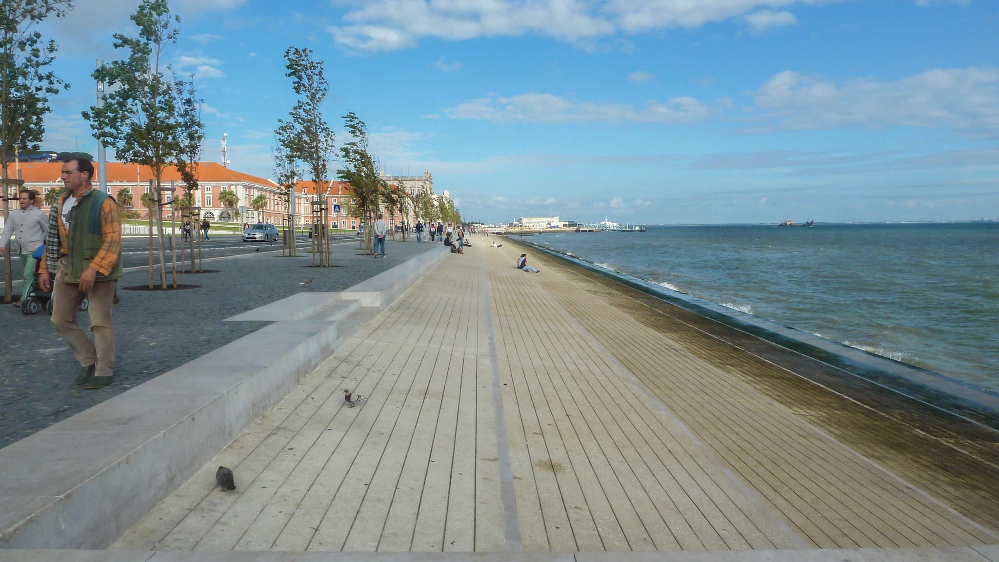 Avenida Ribeira das Naus