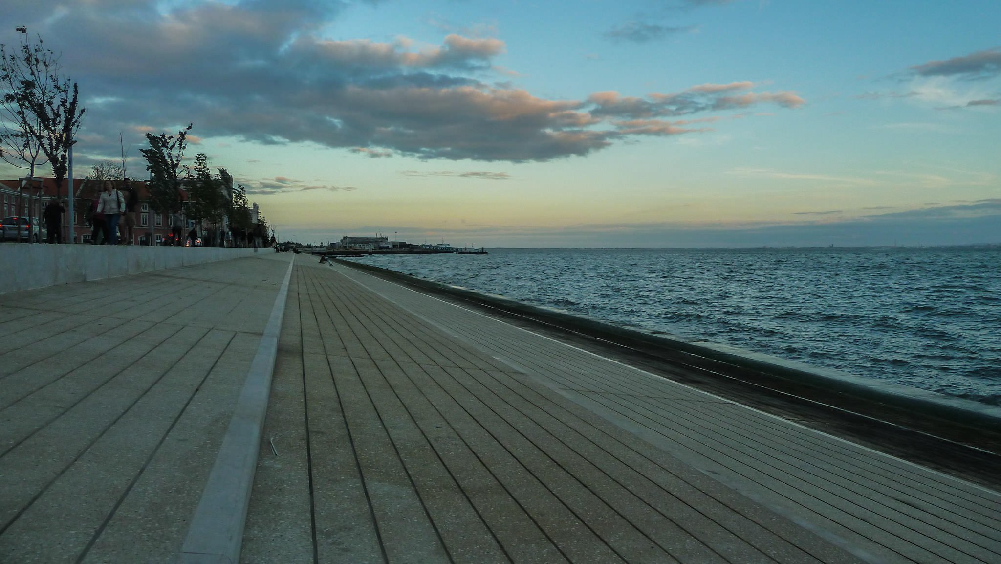 Avenida Ribeira das Naus