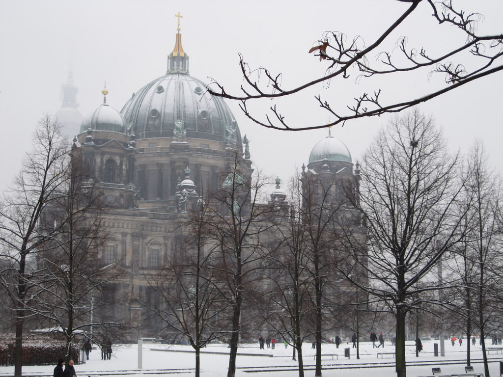 berlin dom in snow