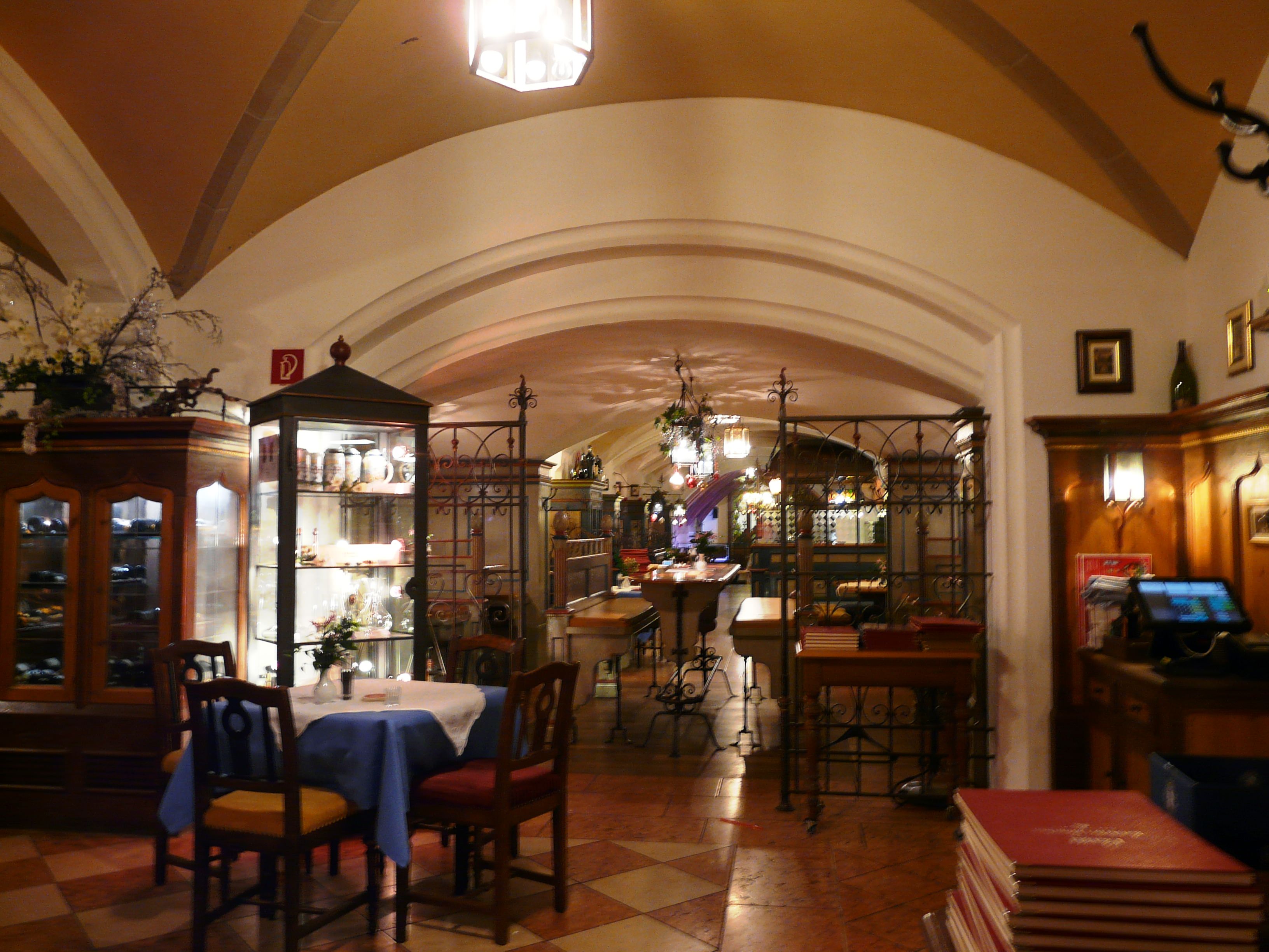 bistro Ratskeller στη κεντρικη Marienplatz