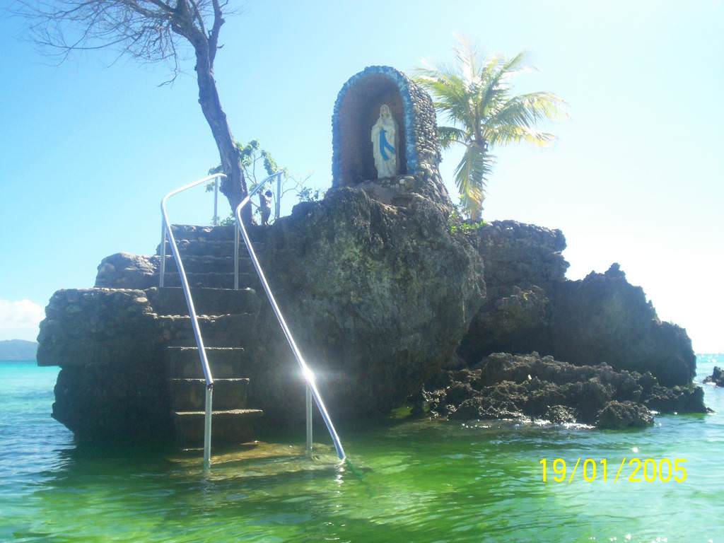 Boracay Willy's rock