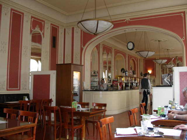 cafe louvre