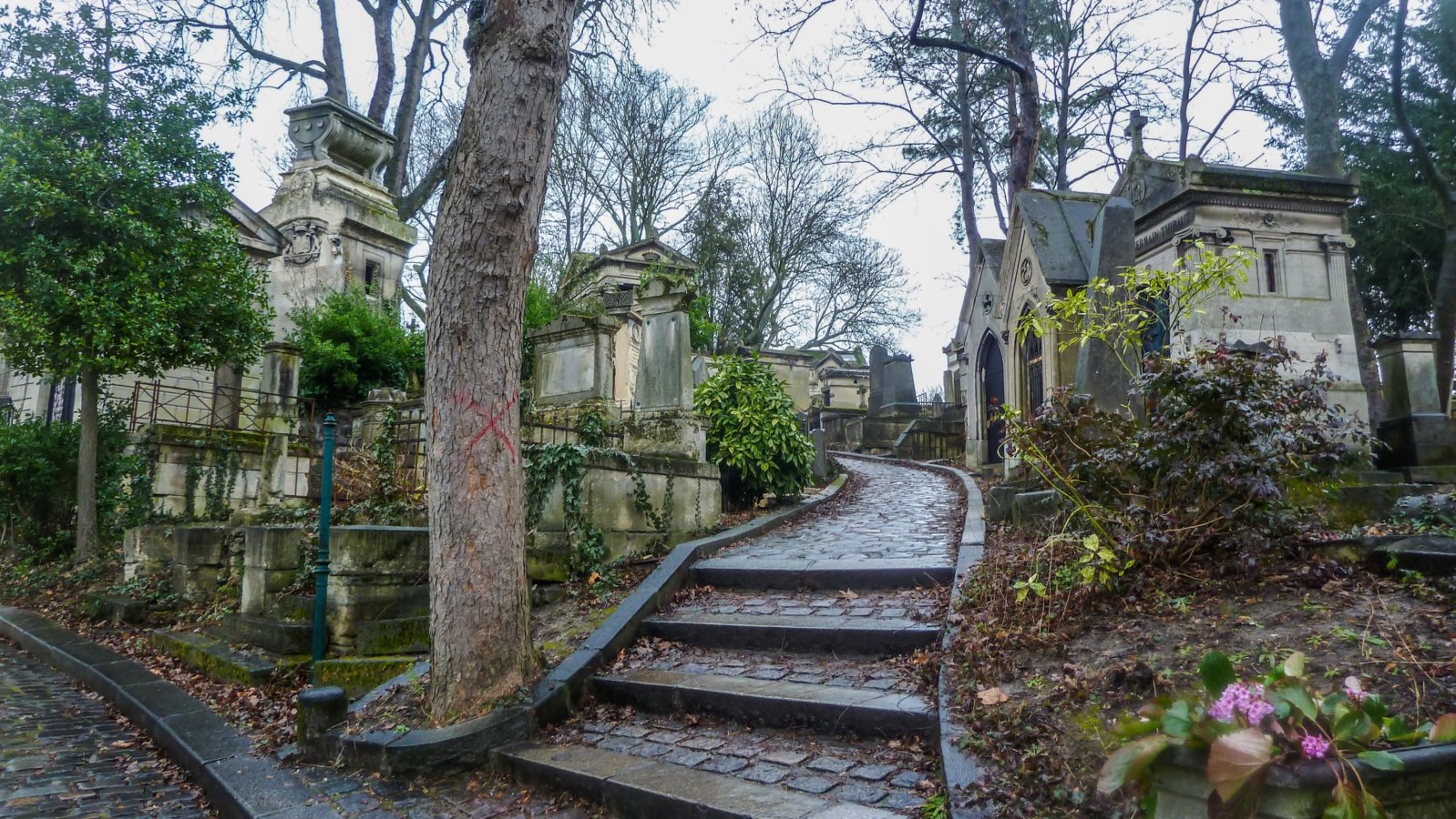 Cimetière du Père-Lachaise / Père Lahaise Cemetery