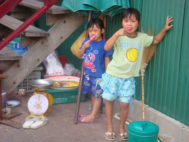 Damnoen Saduak Floating Market