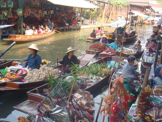 Damnoen Saduak Floating Market