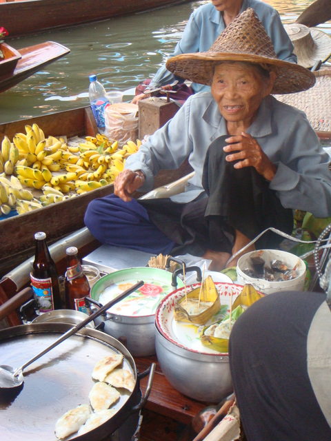 Damnoen Saduak Floating Market