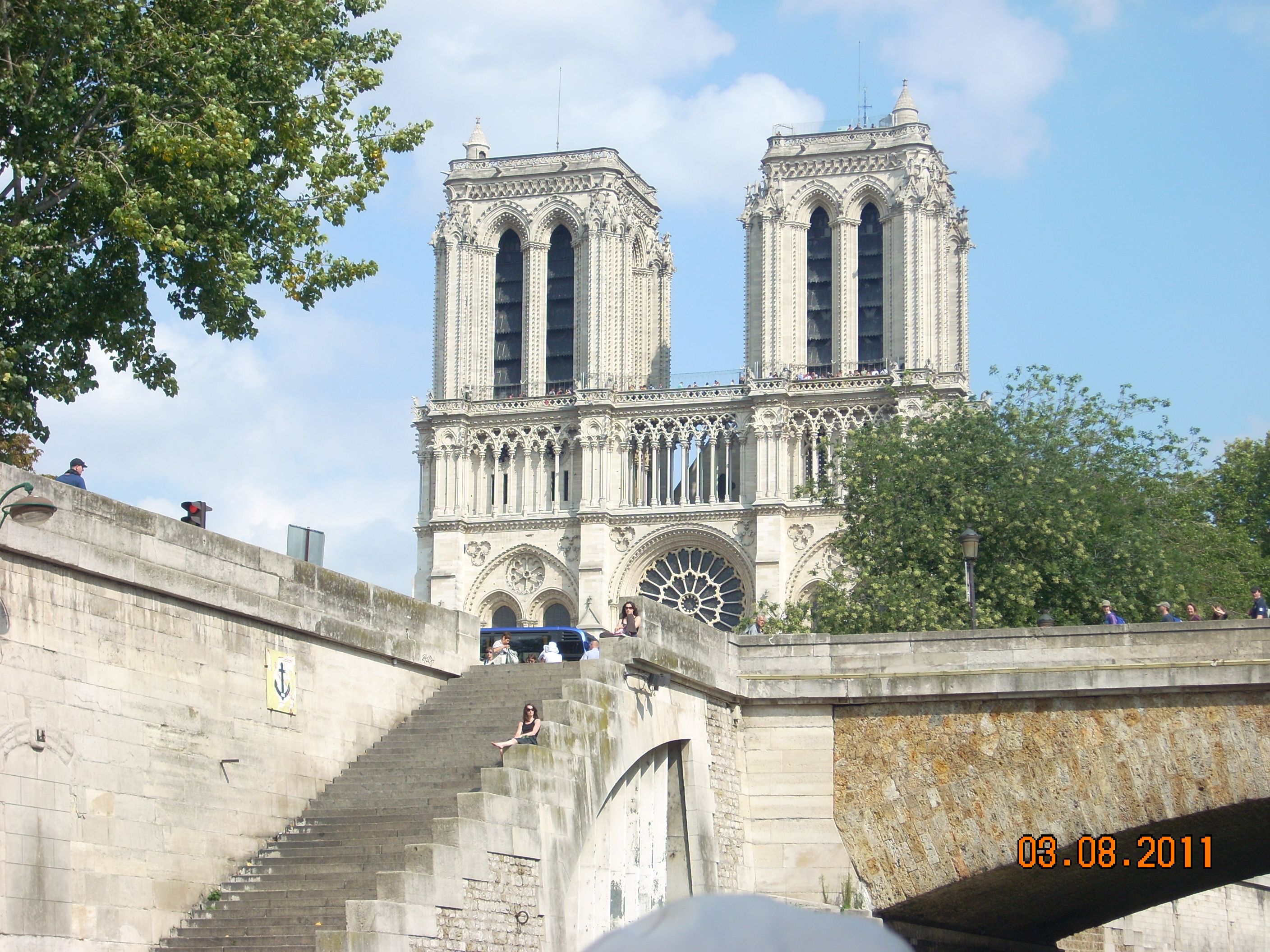 Dans le Paris- "H πολη του φωτος"/Notre dame