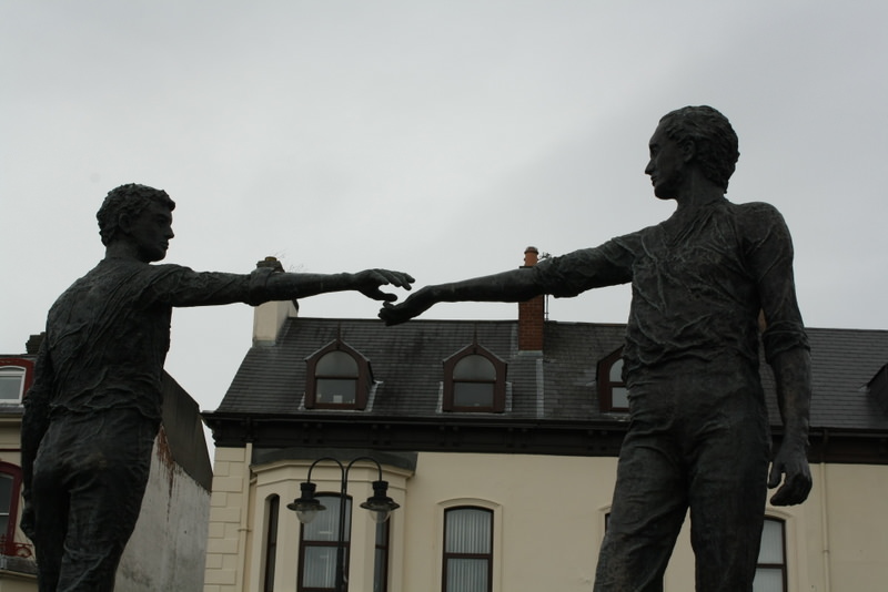 Derry, Hands of Friendship