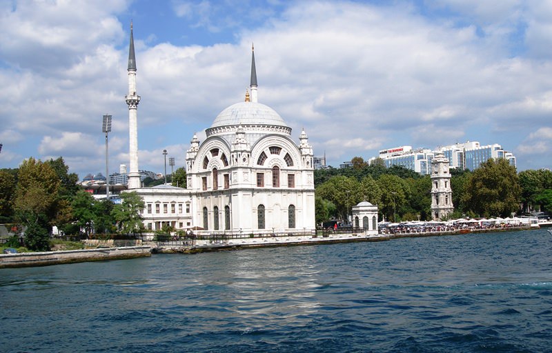 Dolmabache Camii