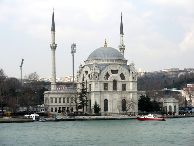 Dolmabahche Camii