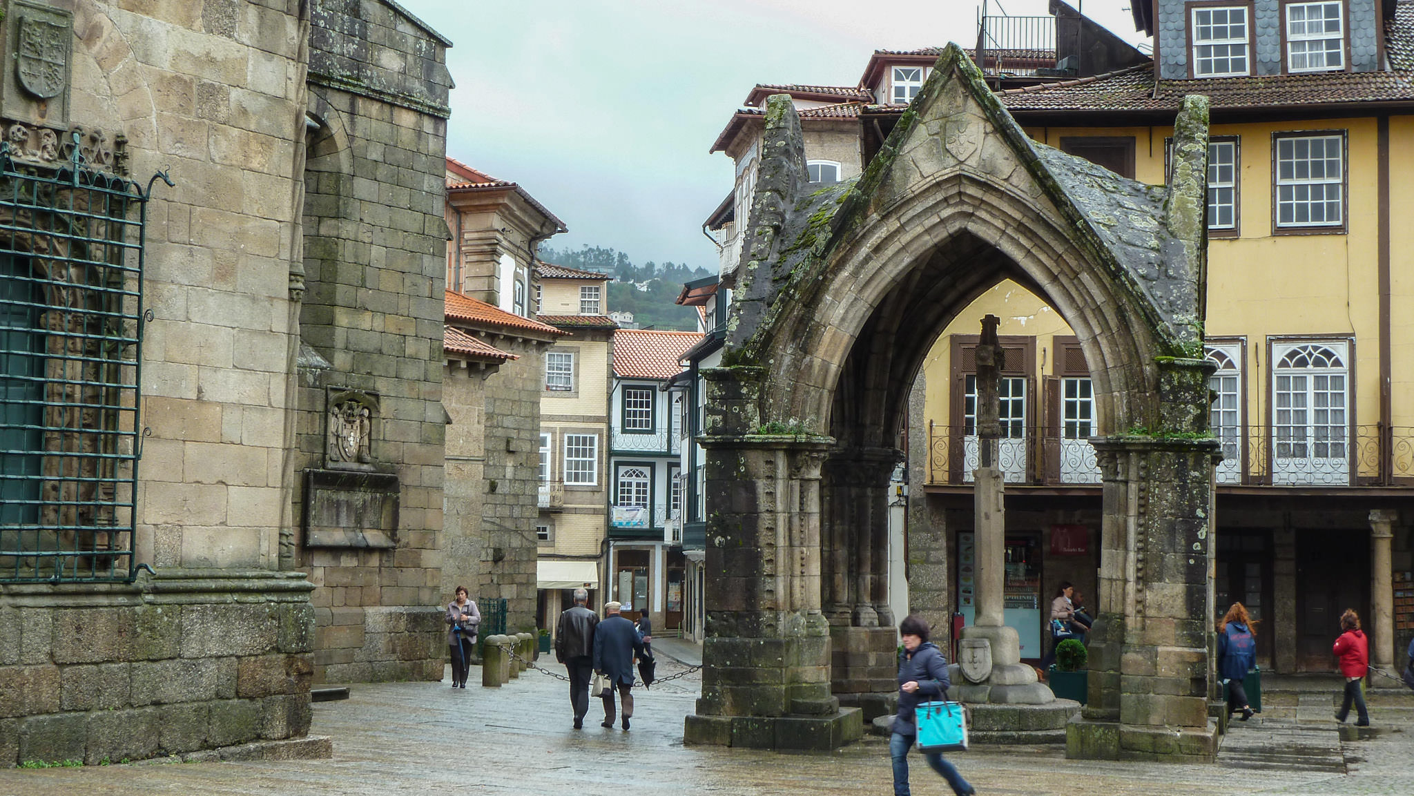 Guimaraes Largo Da Oliveira