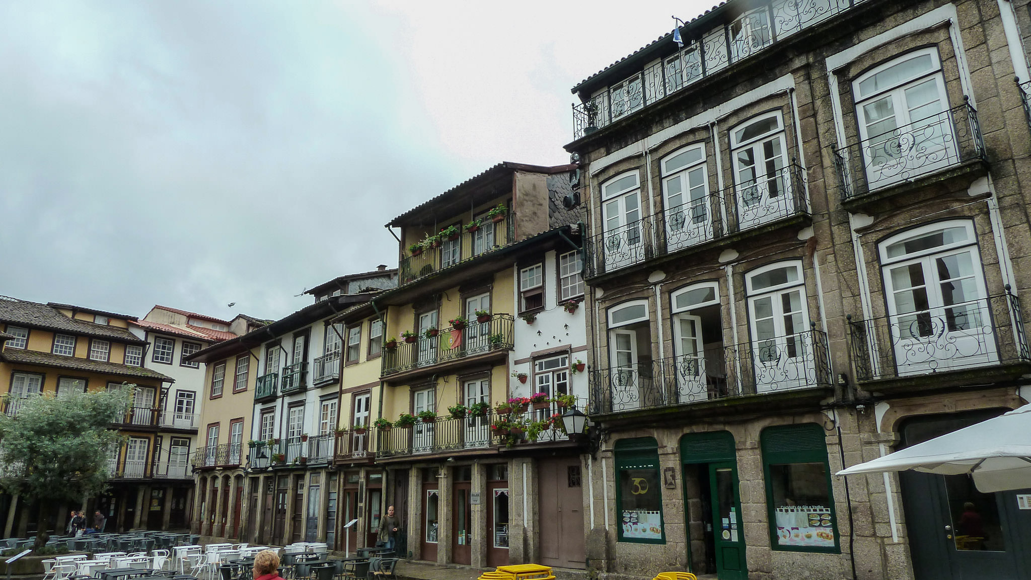 Guimaraes Largo Da Oliveira