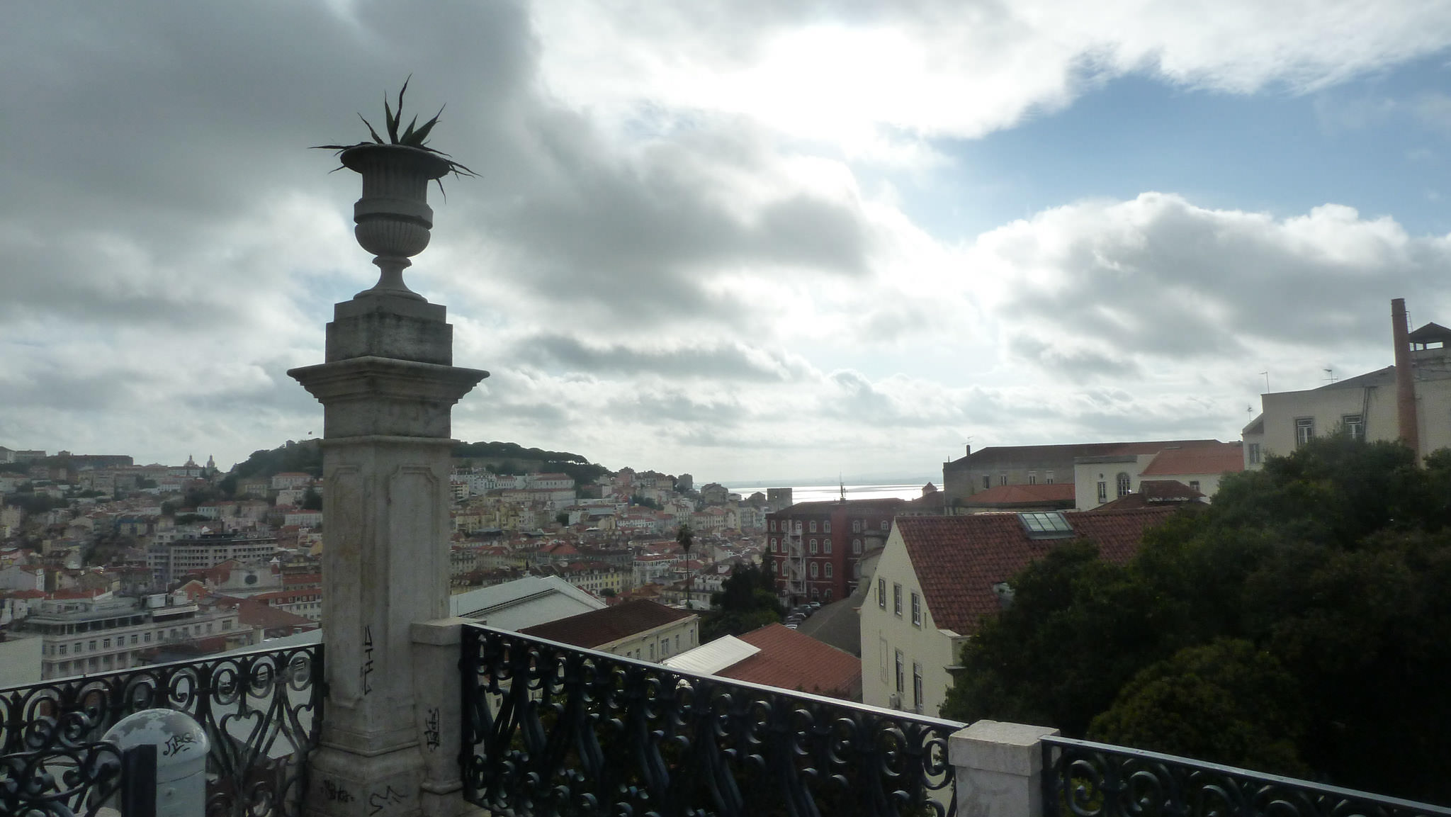 Miradouro de São Pedro de Alcântara - Jardim António Nobre