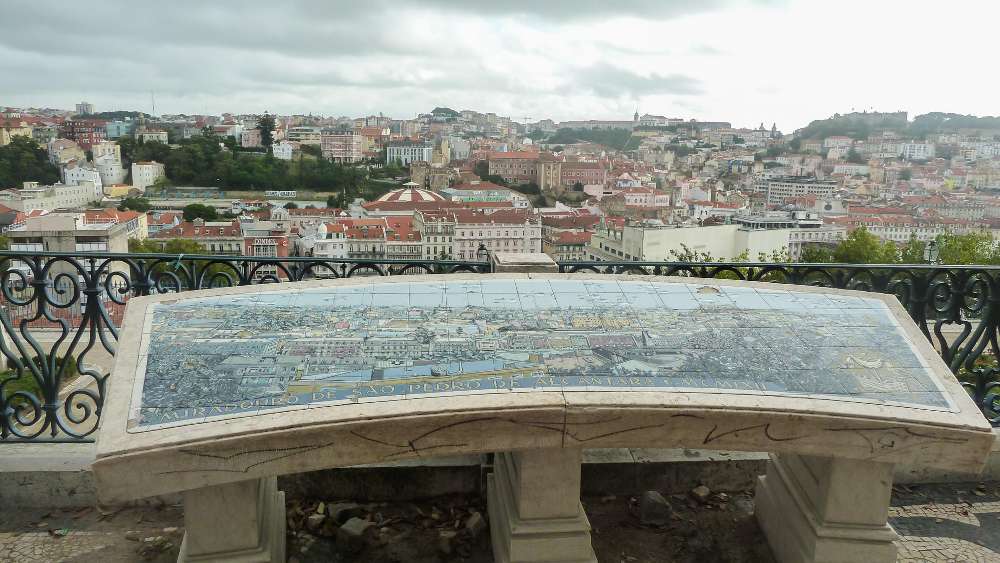 Miradouro de São Pedro de Alcântara - Jardim António Nobre