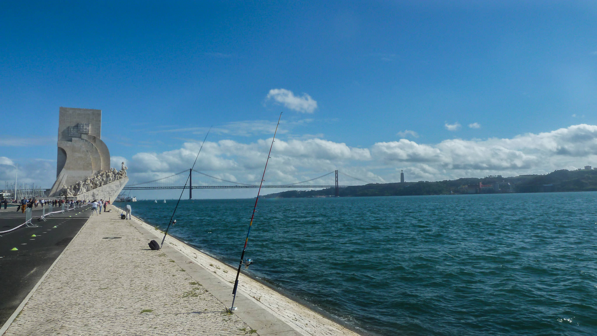 Padrão dos Descobrimentos & Bridge 25 of April - Belem