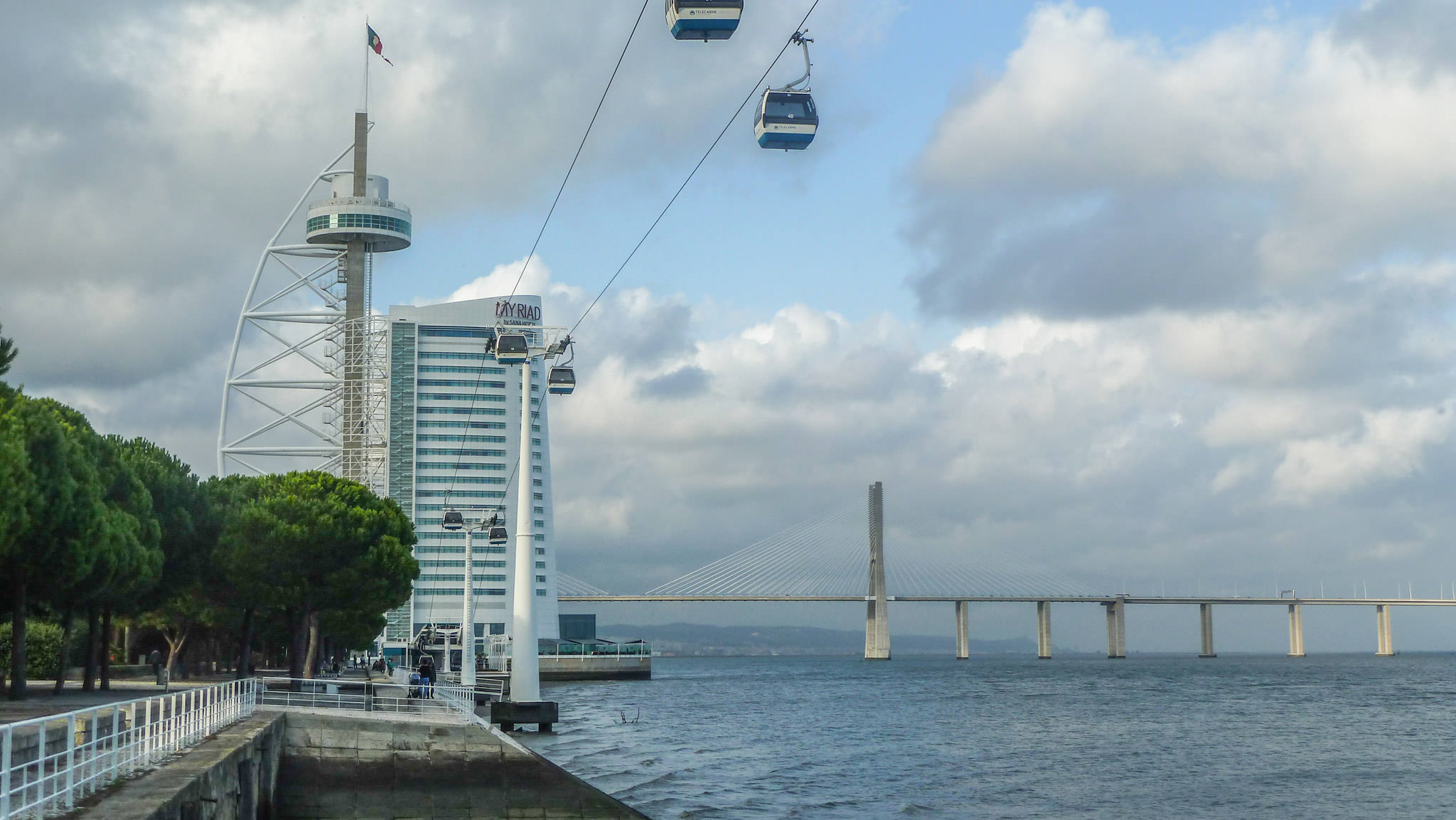 Parque das Nações - Torre Vasco da Gama & Ponte Vasco da Gama