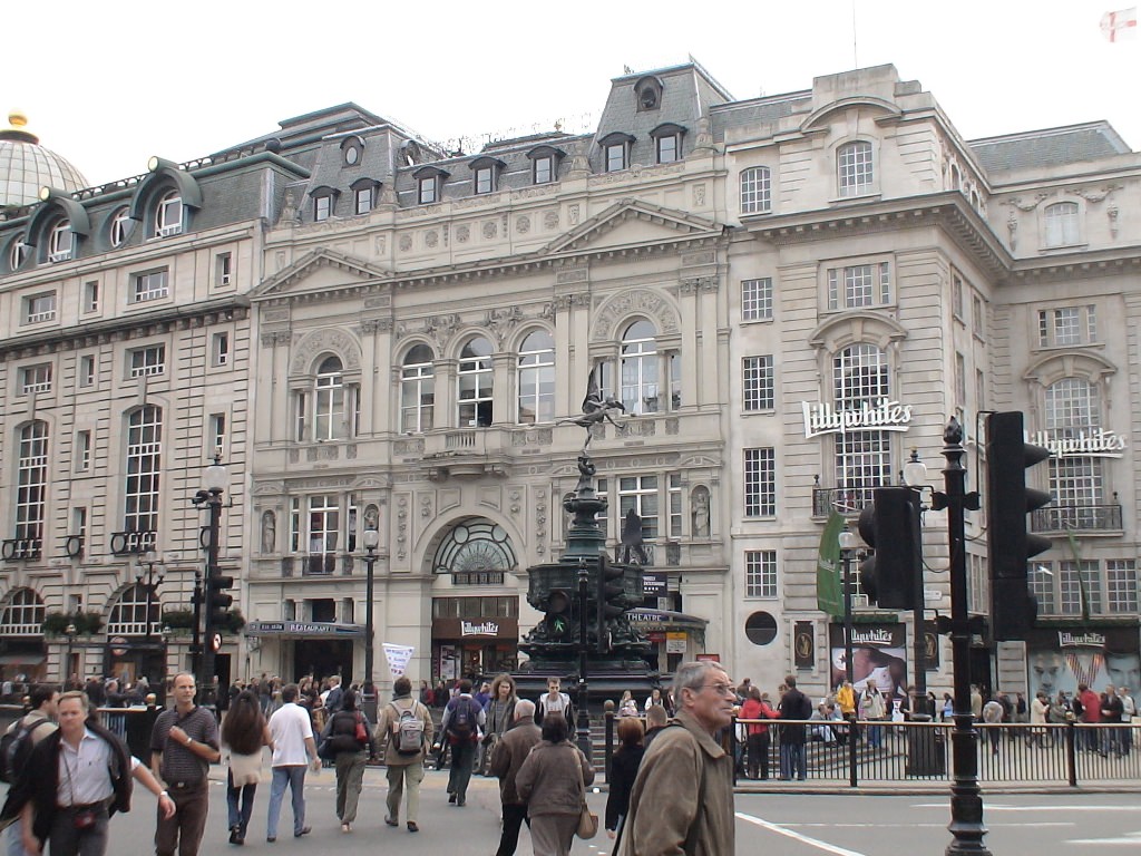 Piccadilly Circus - Shaftesbury Memorial Fountain