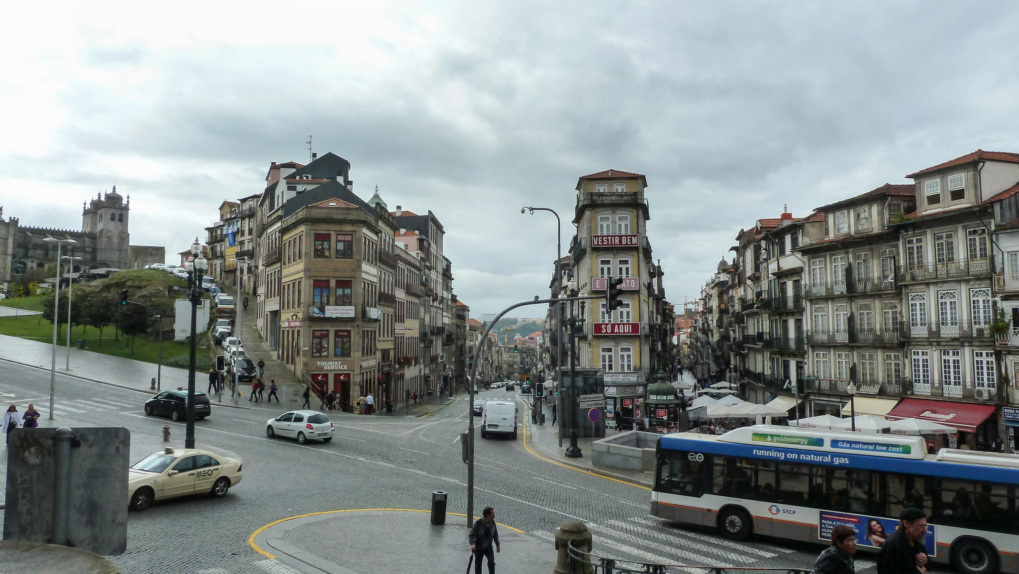 Praça Almeida Garrett, S. Bento -Porto