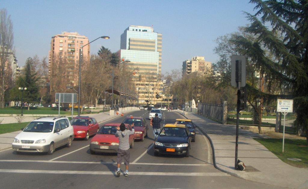 SANTIAGO  Zoγκλερ στους  δρόμους . Τώρα  ειναι μόδα, κι  εδώ.