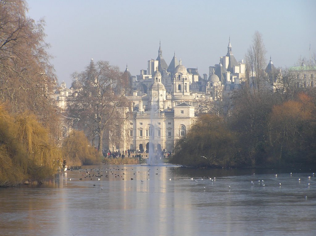 St. James's Park - Household Cavalry Museum