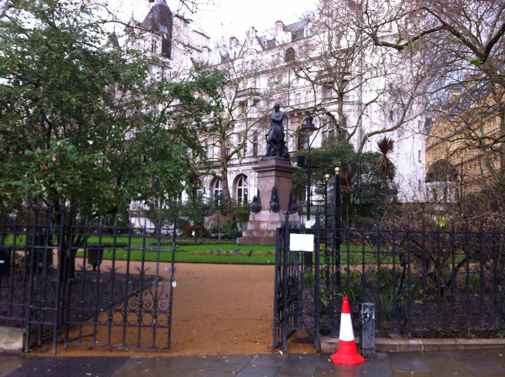 Victoria Embankment - Whitehall Gardens