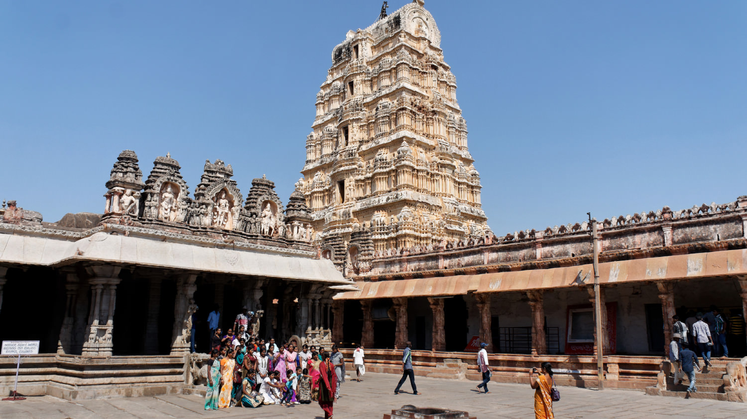 Virupaksha Temple (Pampapathi temple) 
Ηampi, Karnataka (UNESCO)